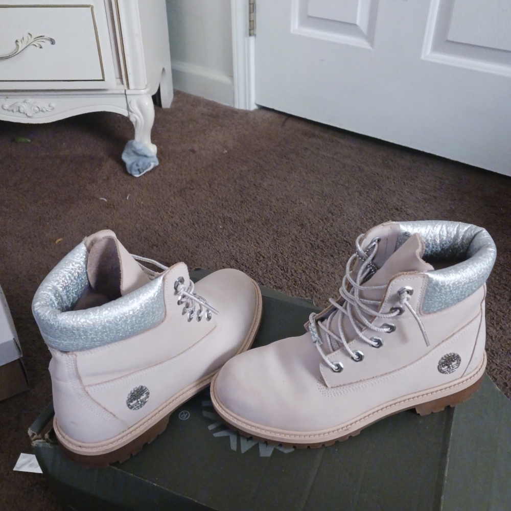 Shoes - Picture 2 of 3